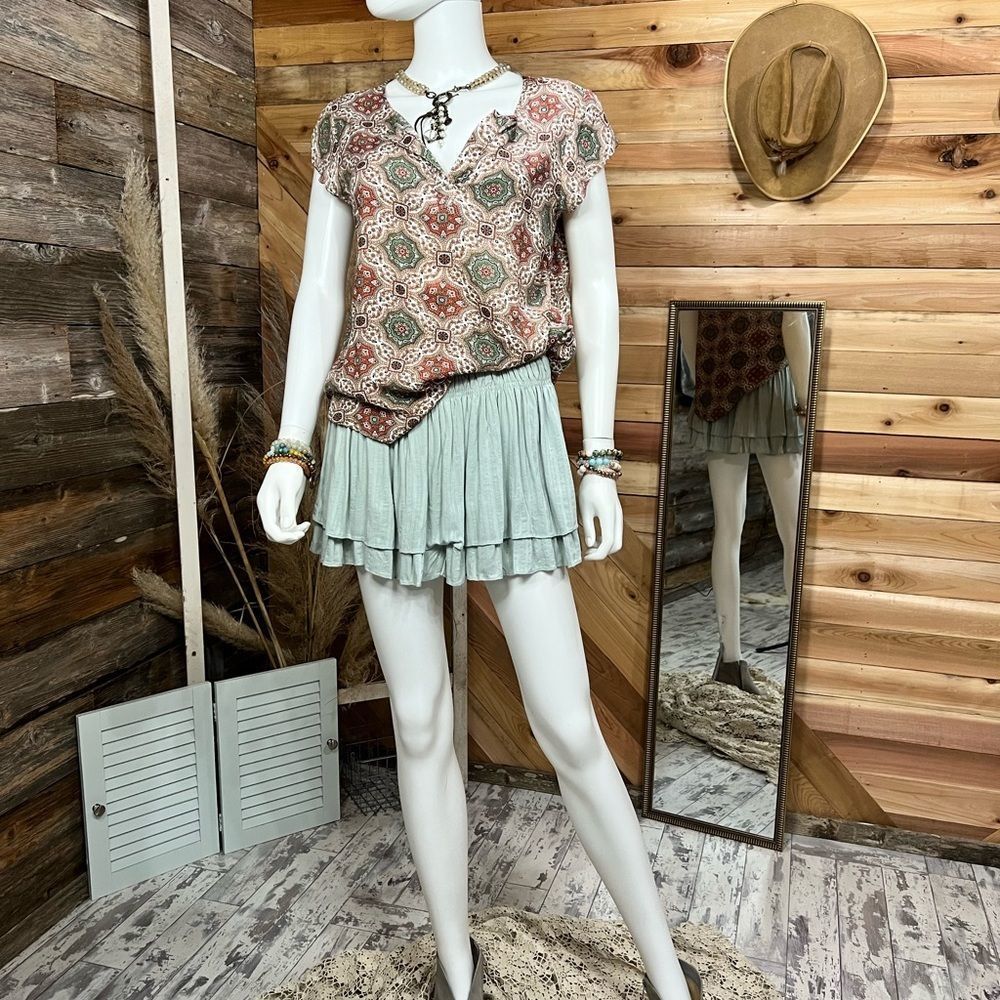 Rose & Rhyme Split neck patterned top!